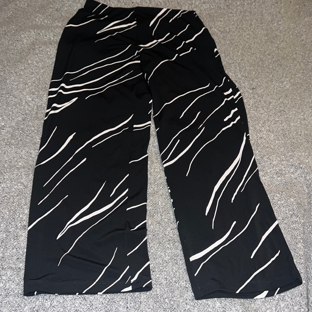 Alfani petite black w white pants size S